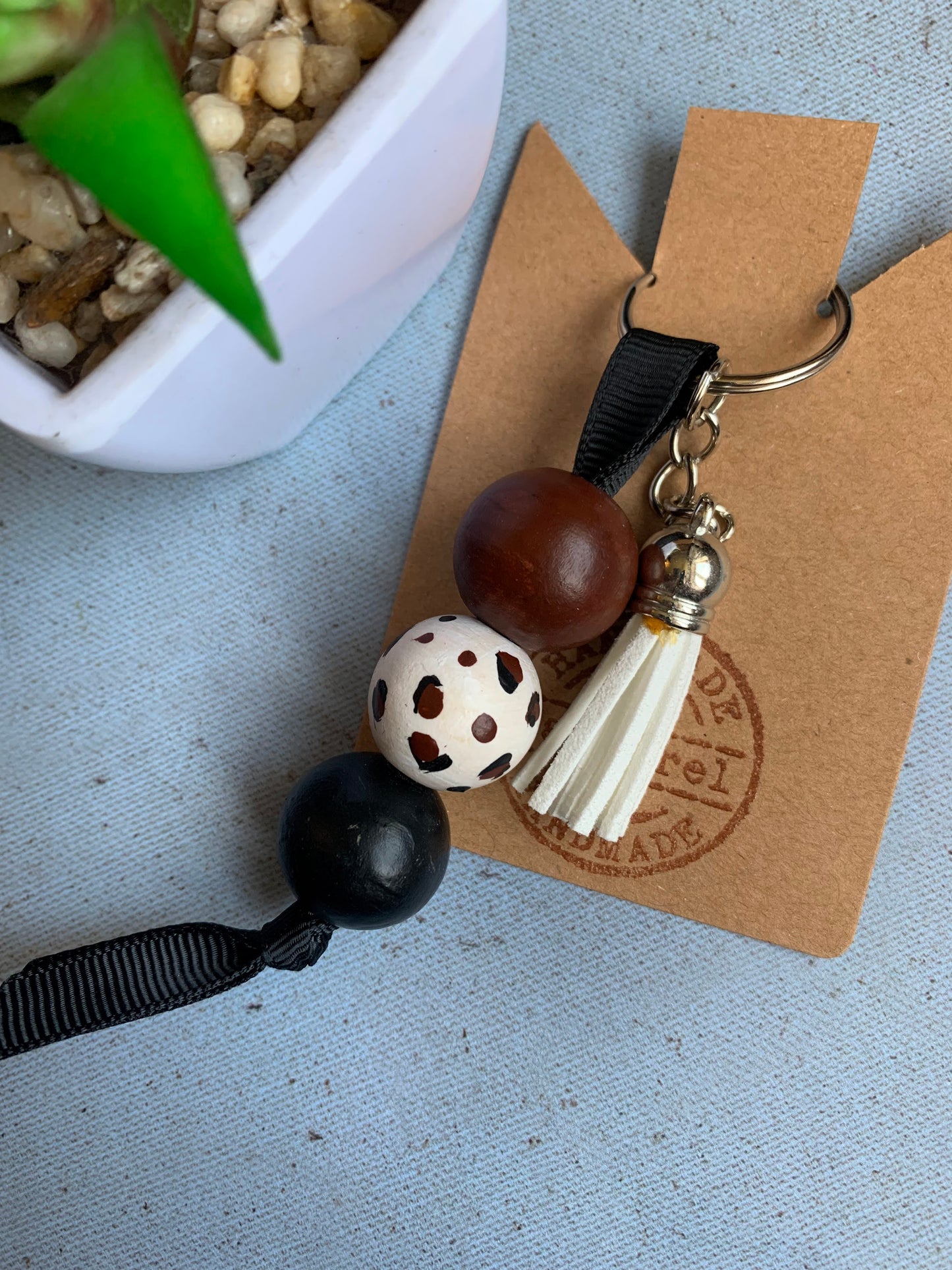 Wooden bead leopard print keyring