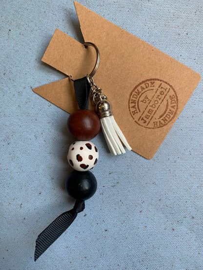 Wooden bead leopard print keyring